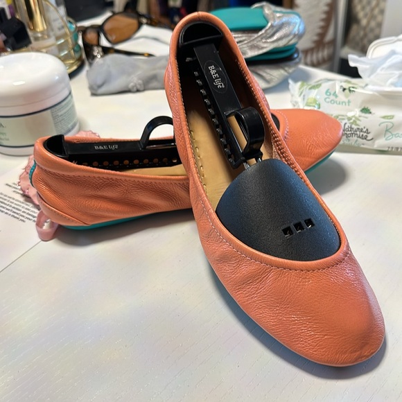 Tieks special edition poppy - peach- comes out once a year in the Spring - - Picture 2 of 6